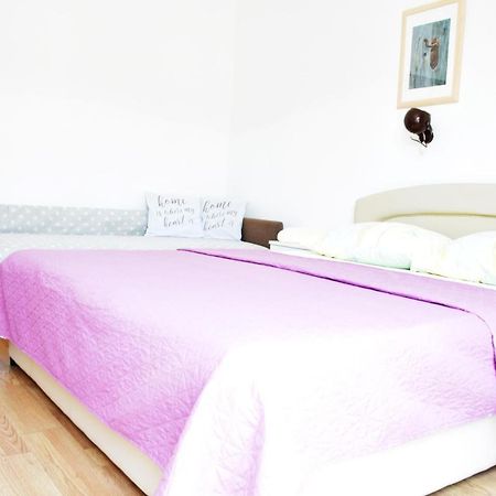 Guest House Tina Rab Town Bagian luar foto