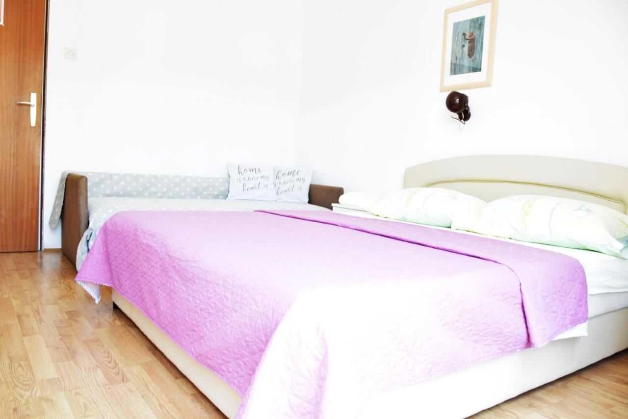 Guest House Tina Rab Town Bagian luar foto