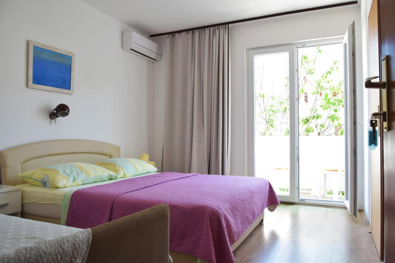 Guest House Tina Rab Town Bagian luar foto