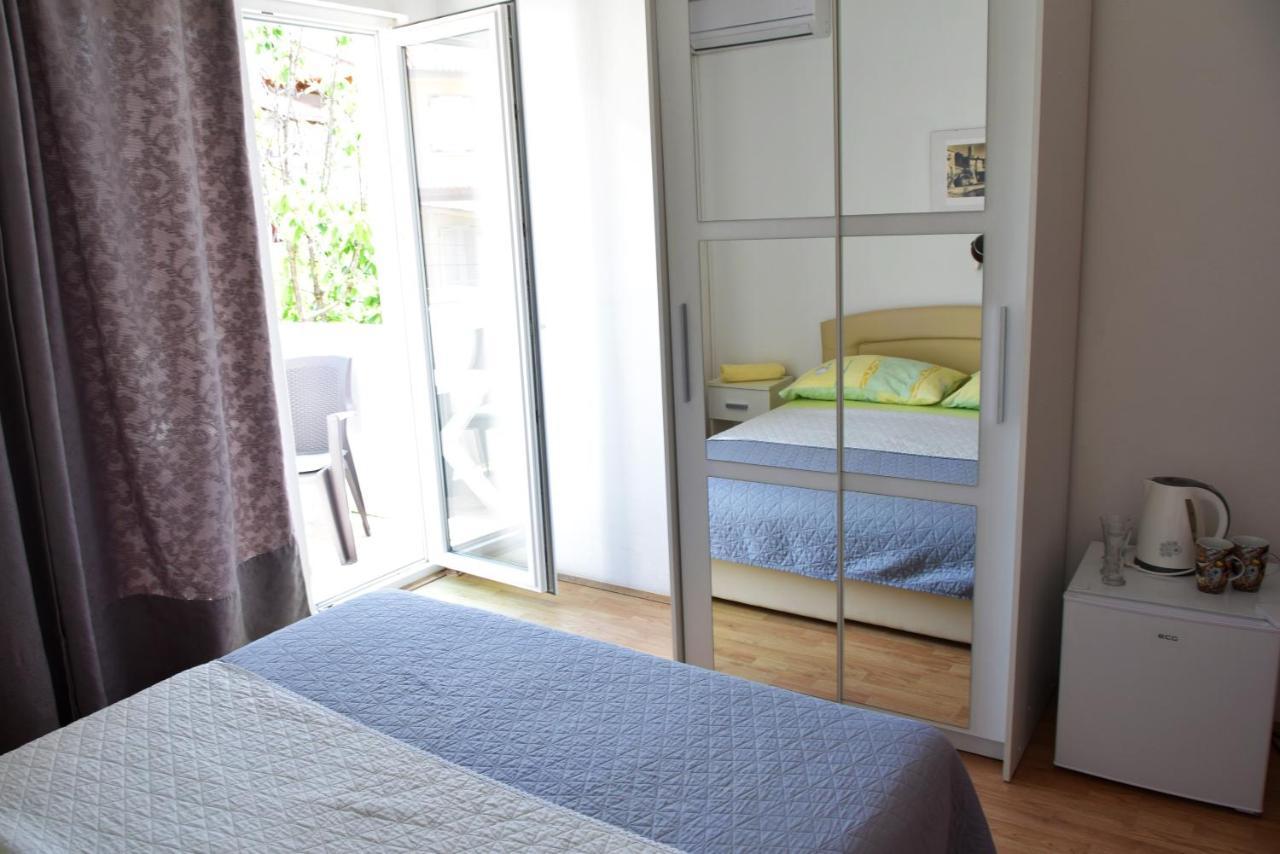 Guest House Tina Rab Town Bagian luar foto