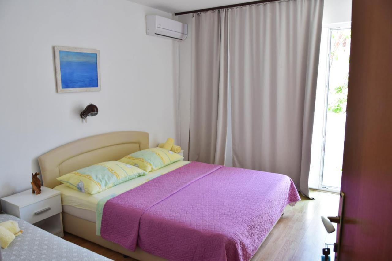 Guest House Tina Rab Town Bagian luar foto