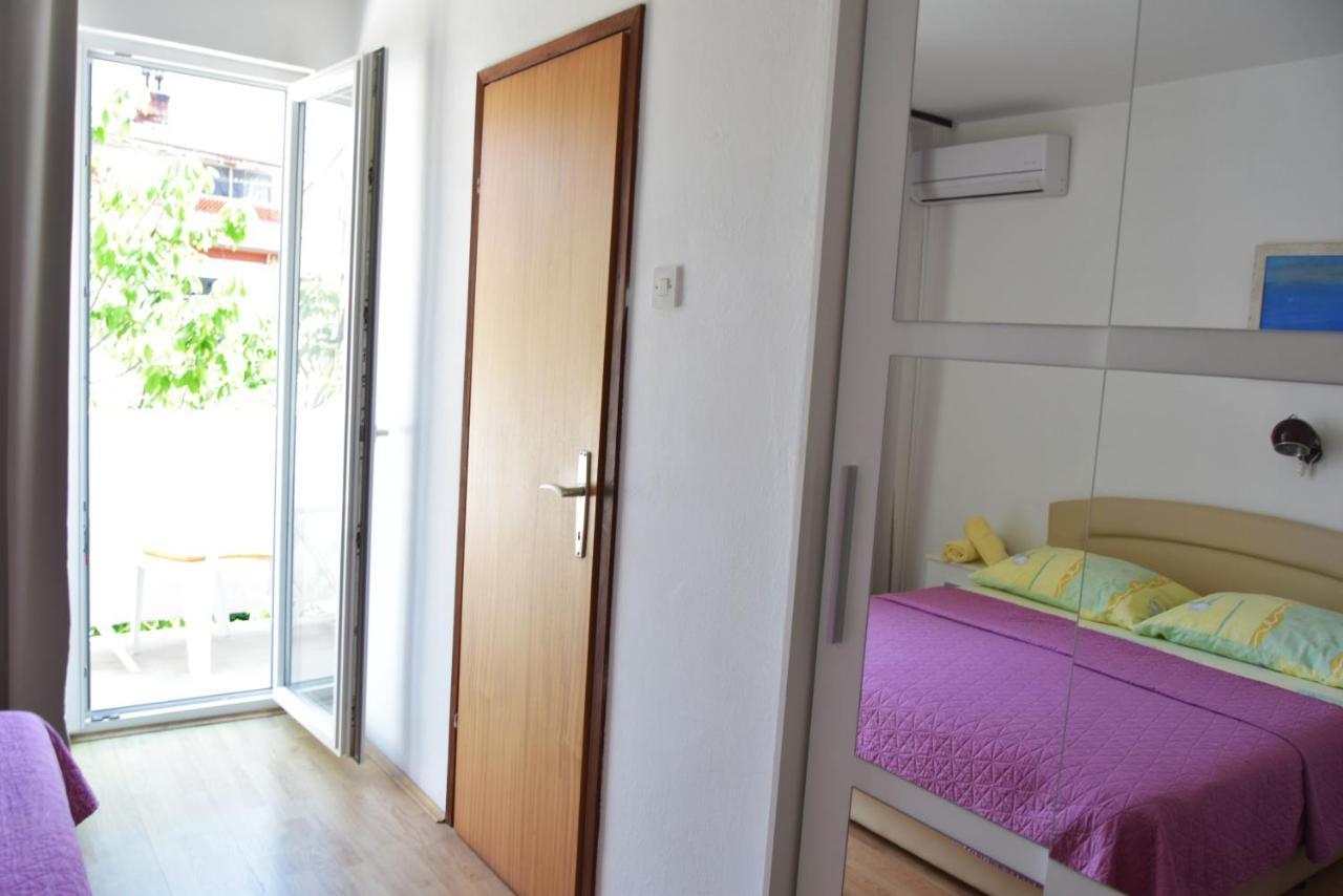 Guest House Tina Rab Town Bagian luar foto