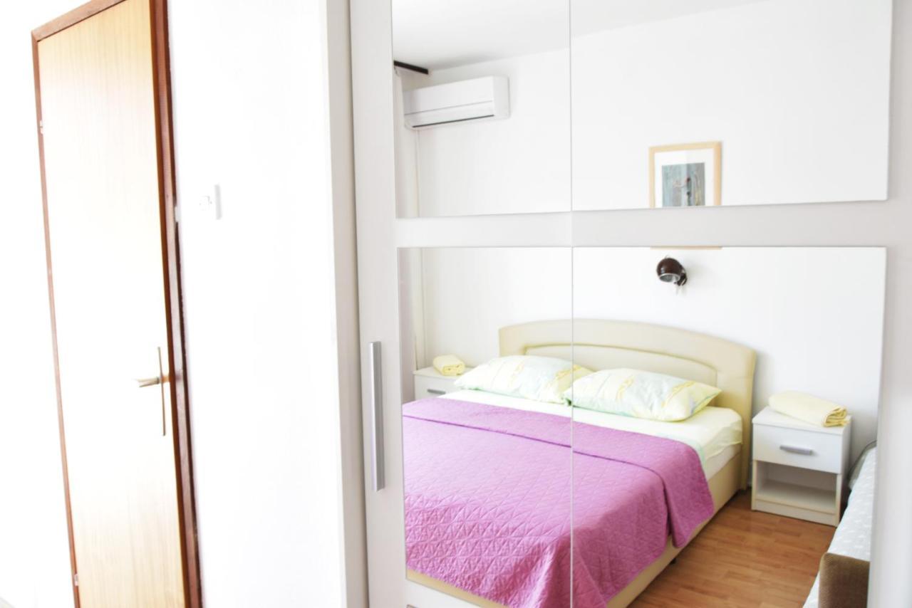 Guest House Tina Rab Town Bagian luar foto