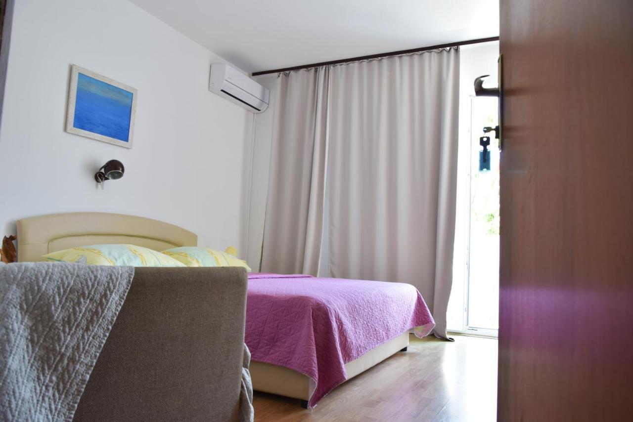 Guest House Tina Rab Town Bagian luar foto