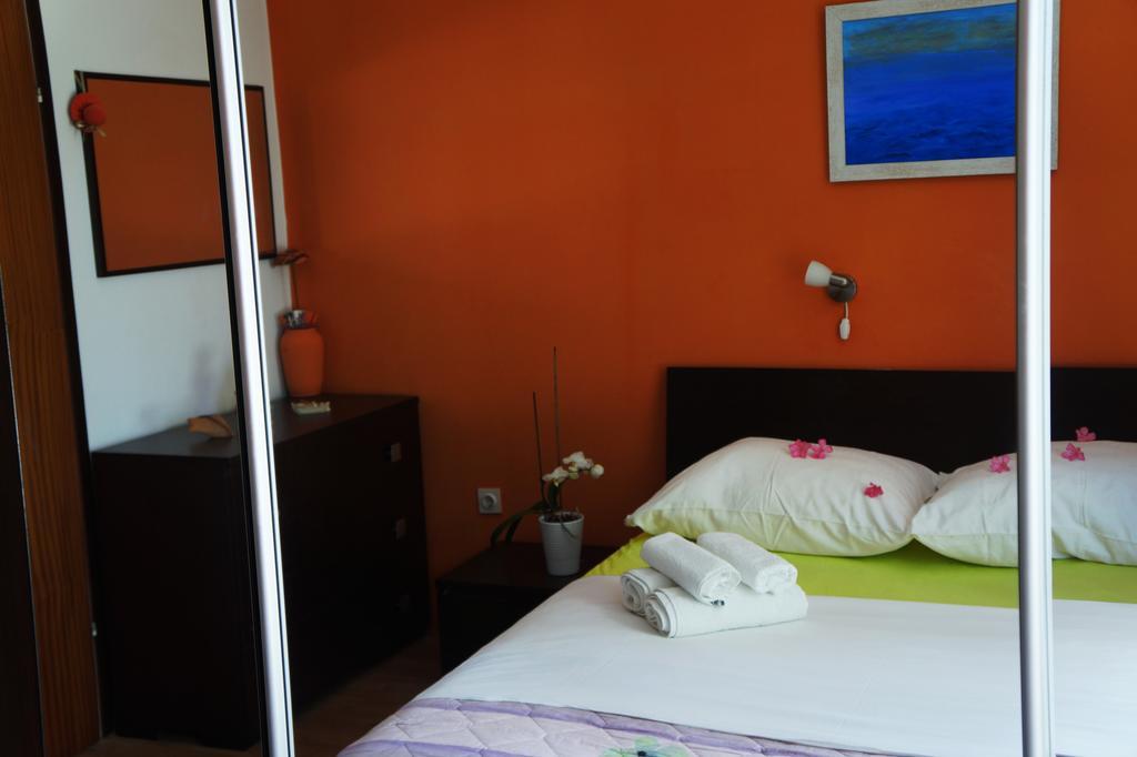 Guest House Tina Rab Town Bagian luar foto