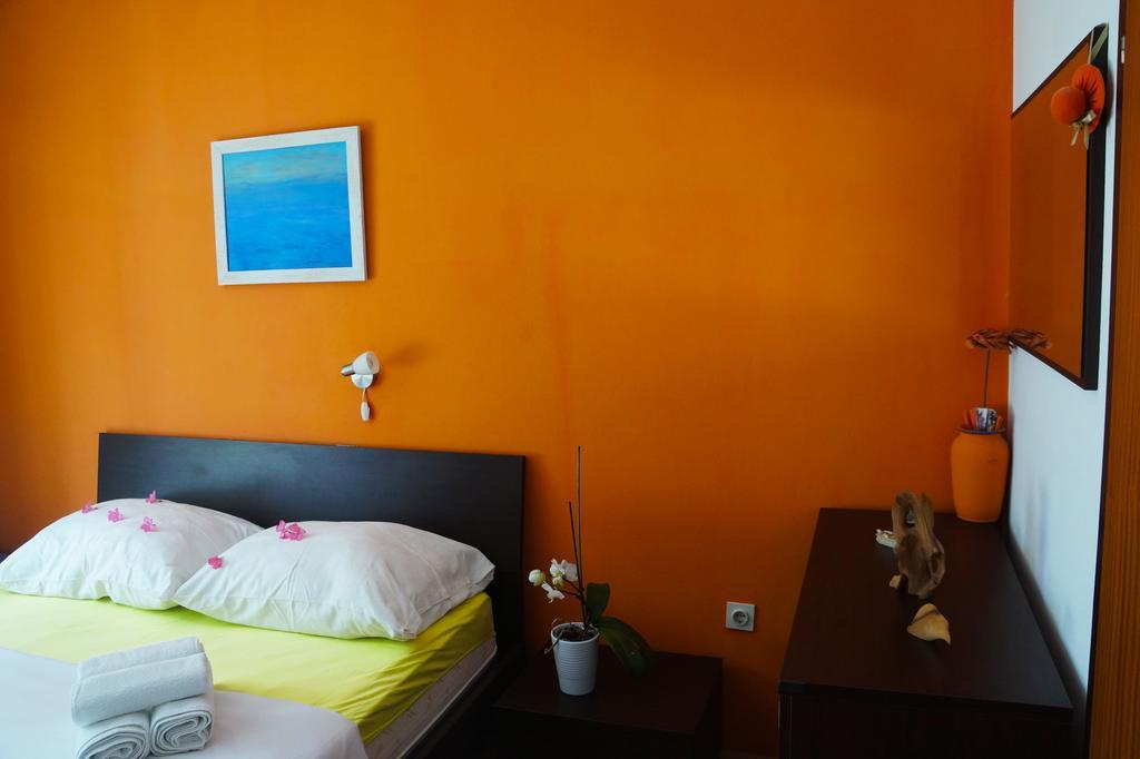Guest House Tina Rab Town Bagian luar foto