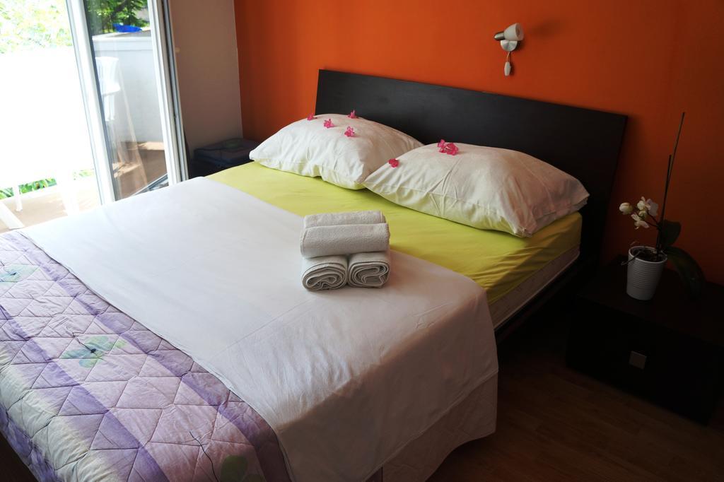 Guest House Tina Rab Town Bagian luar foto